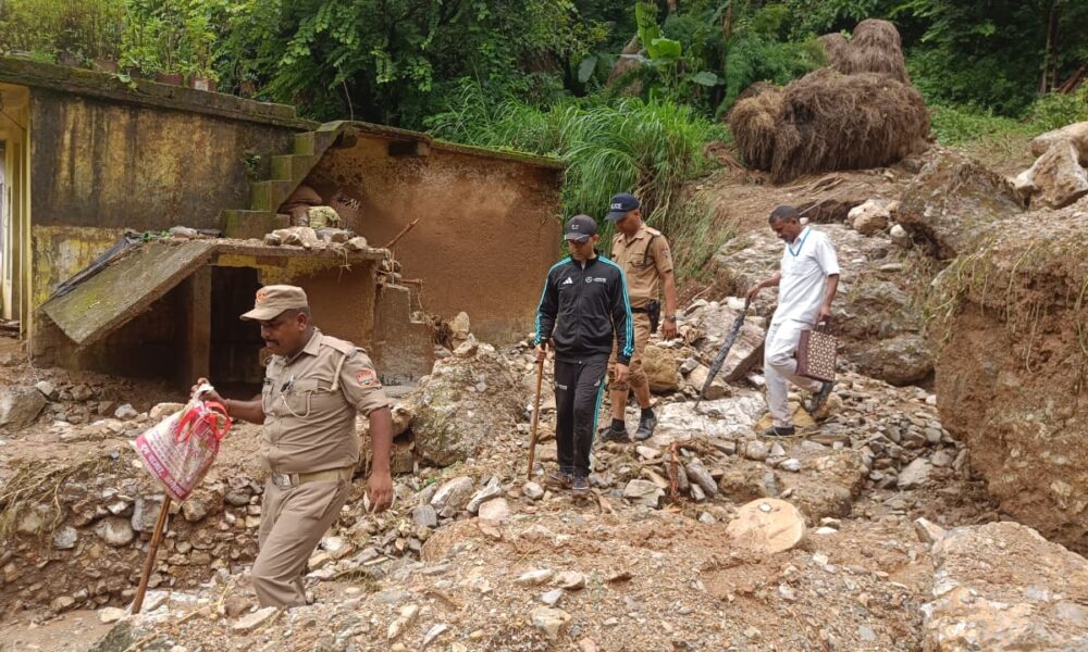 डीएम बागेश्वर पहुंचे पौंसारी एवं बैसानी क्षेत्र का निरीक्षण करने, दिए ये निर्देश…