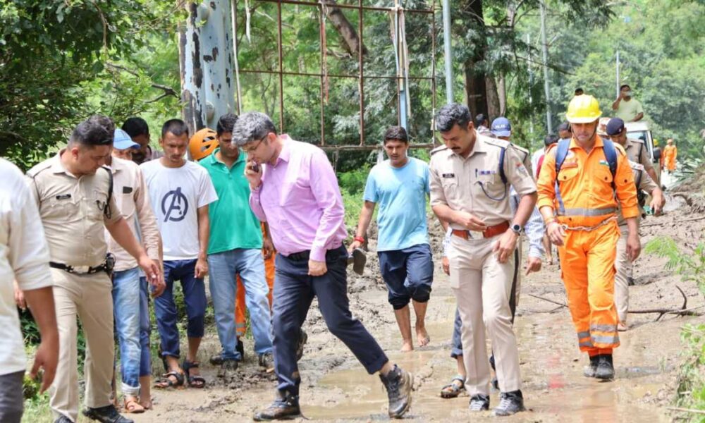 थराली आपदा : राहत एवं बचाव कार्यों में स्वास्थ्य विभाग अलर्ट, मुख्यमंत्री धामी ने दिए त्वरित कार्रवाई के निर्देश