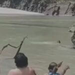 उत्तराखंड में गंगा स्नान के दौरान बड़ा हादसा, तेज बहाव में बहे यूपी के दो पर्यटक, सर्च ऑपरेशन जारी