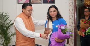 अंतरराष्ट्रीय पदक विजेता महिला मुक्केबाजों का सीएम धामी ने किया सम्मान