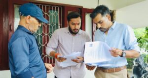 मतदाता सूची पुनरीक्षण की जमीनी हकीकत परखने ग्राउंड जीरो पर पहुंचे डीएम