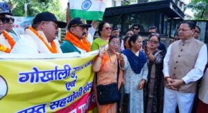 मुख्यमंत्री ने नेपाल आपदा राहत सहायता दल को हरी झंडी दिखाकर किया रवाना..
